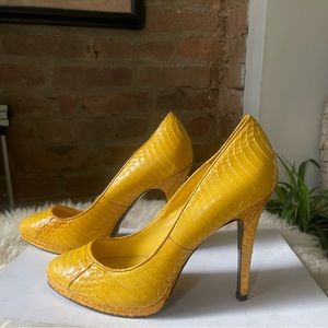 Ralph Lauren Sz 6 Yellow Snakeskin Pumps